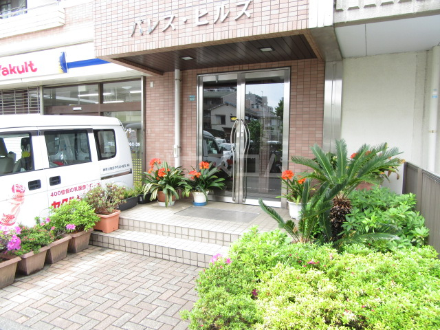 21/30 エントランス