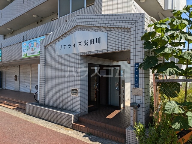 14/17 エントランス