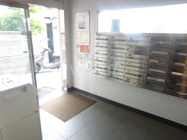 23/30 エントランス