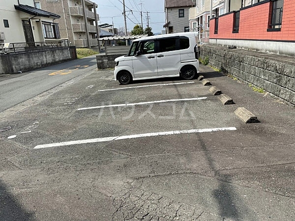 13/13 駐車場