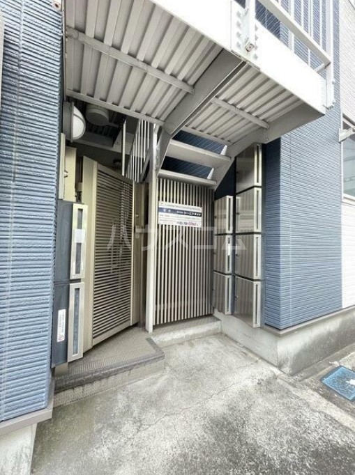 13/16 エントランス