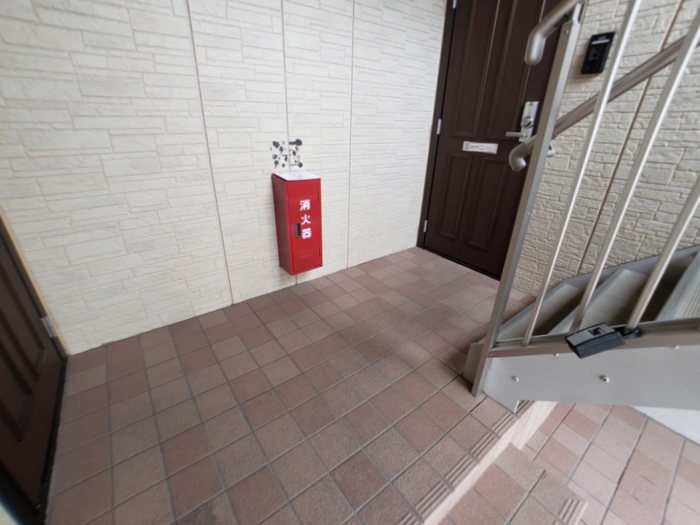 19/27 エントランス