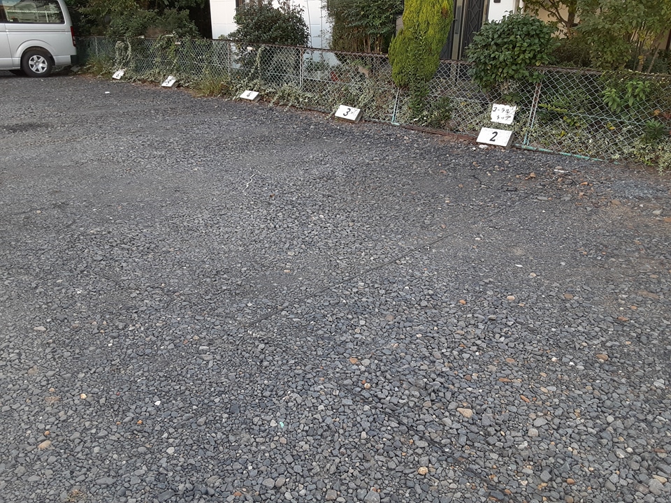 27/30 駐車場
