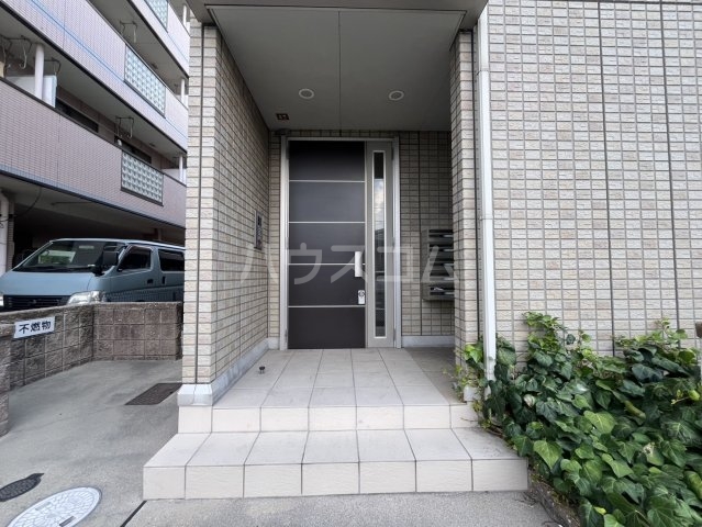 26/30 エントランス