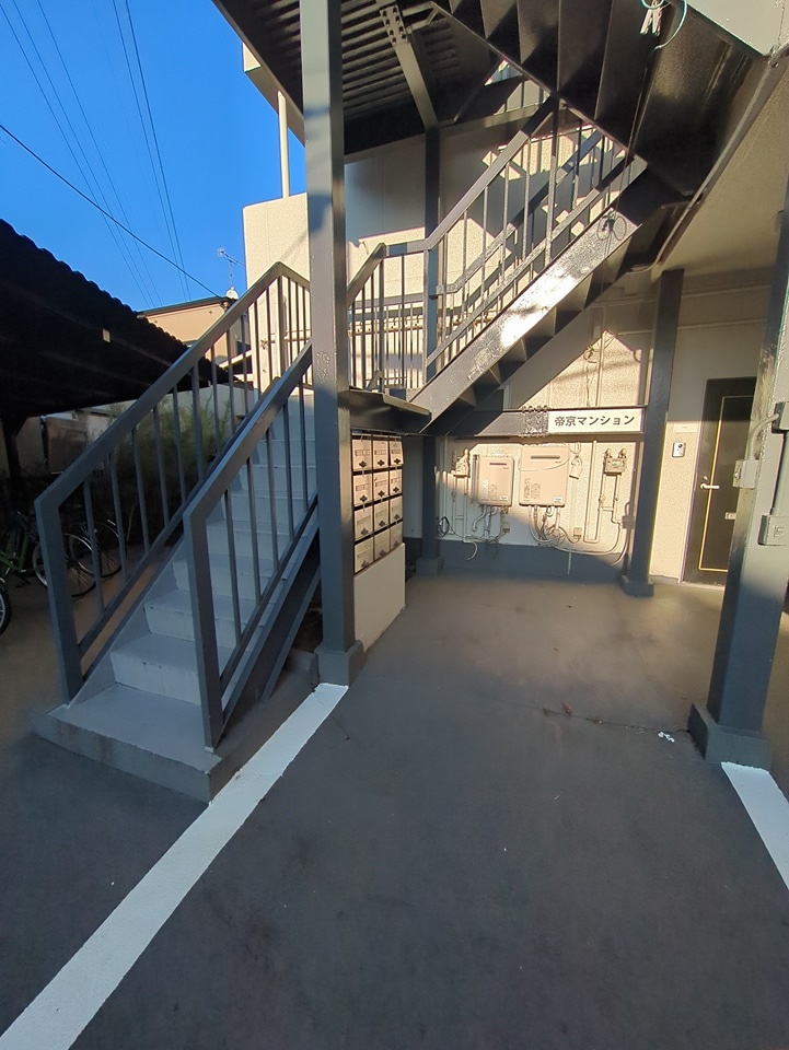 23/30 エントランス