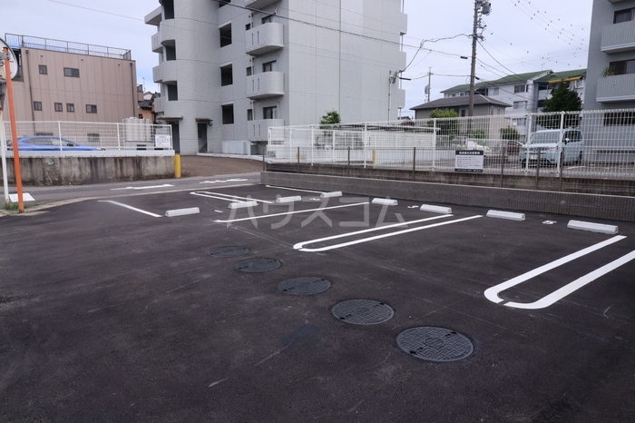 18/28 駐車場
