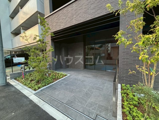 28/30 エントランス