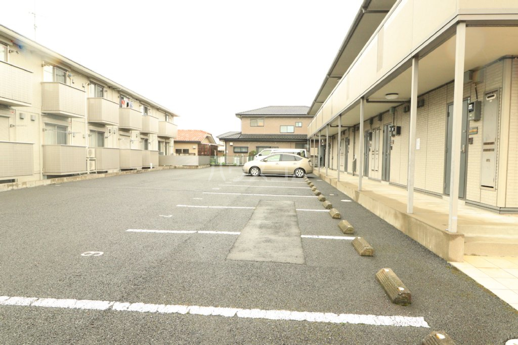 2/3 駐車場