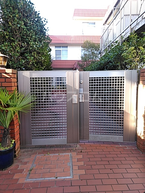 25/30 エントランス