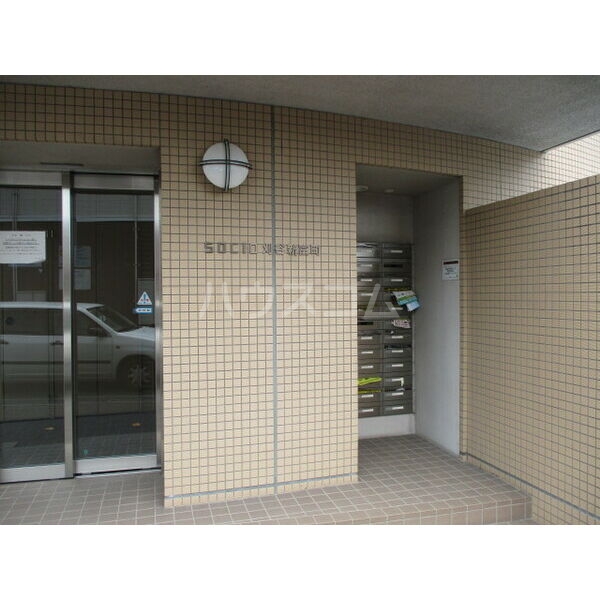 23/30 エントランス