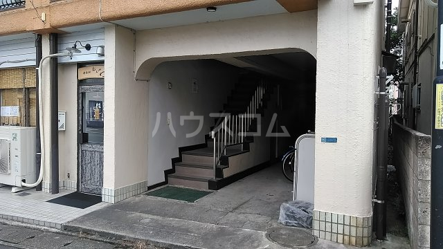 18/22 エントランス