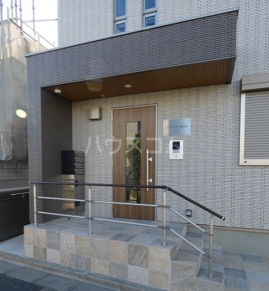 19/30 エントランス