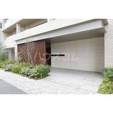 21/30 エントランス