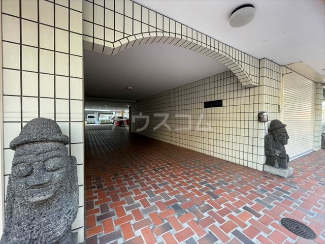 27/30 エントランス