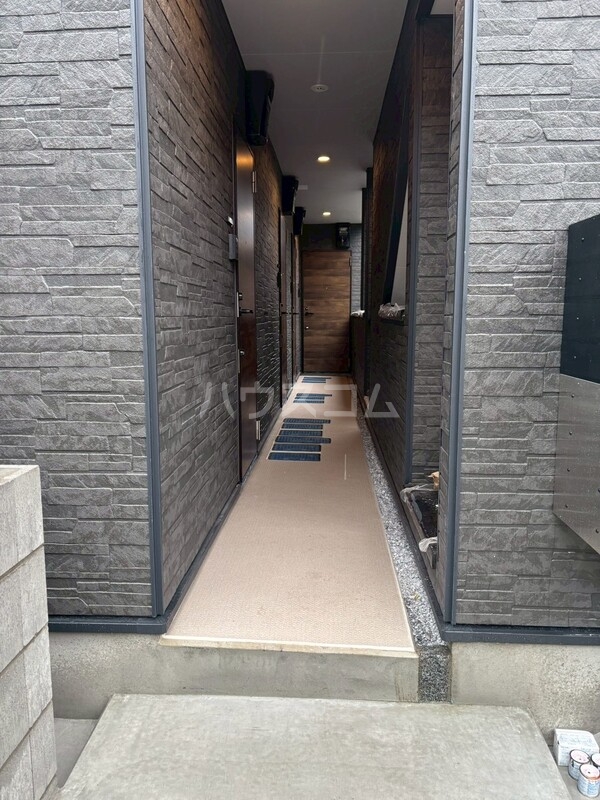 22/30 エントランス