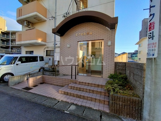 15/23 エントランス