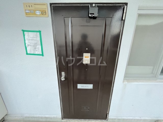 21/30 エントランス