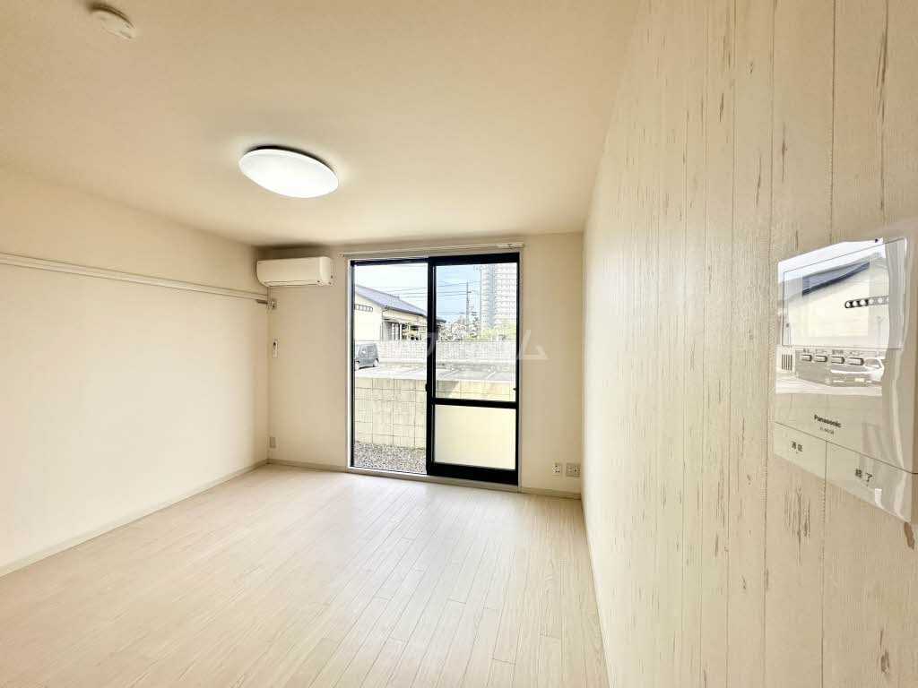 16/23 エントランス