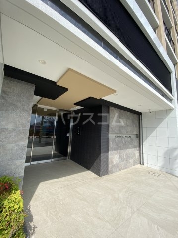 27/30 エントランス