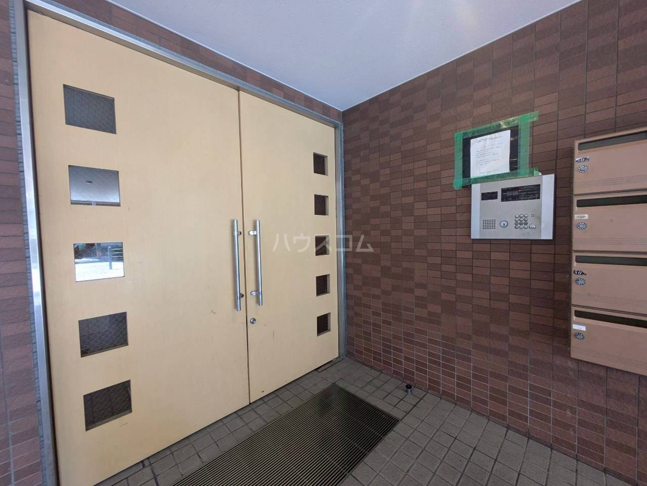 26/30 エントランス