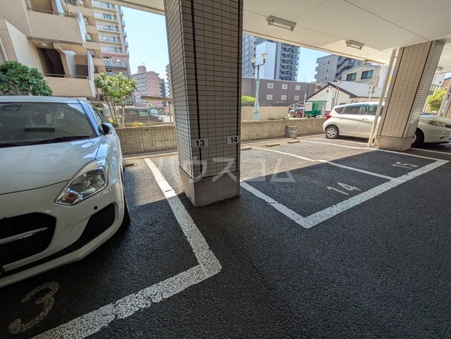 27/28 駐車場