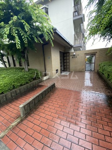 18/22 エントランス