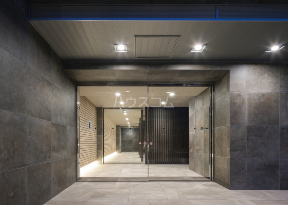 23/30 エントランス