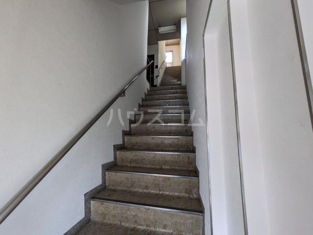 24/30 エントランス