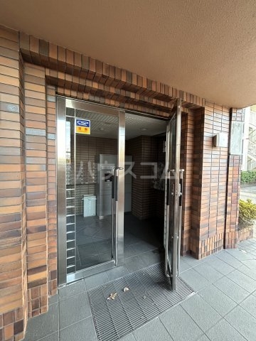 27/30 エントランス