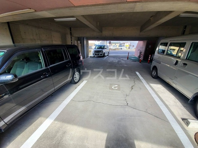 23/30 駐車場