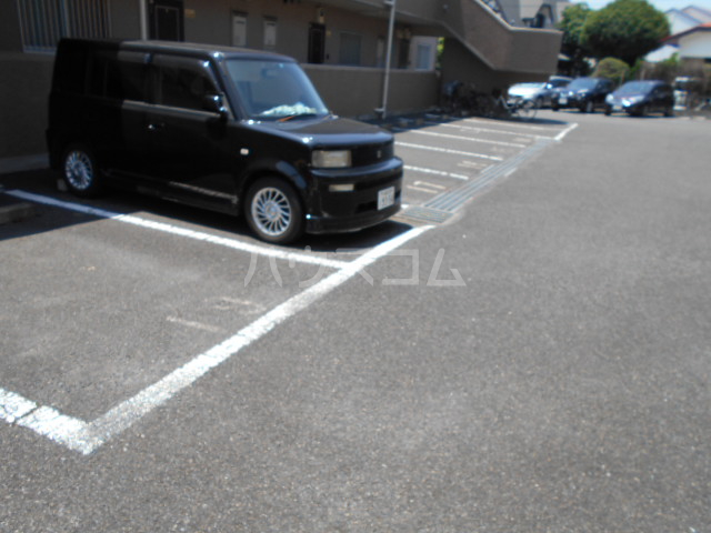 27/30 駐車場
