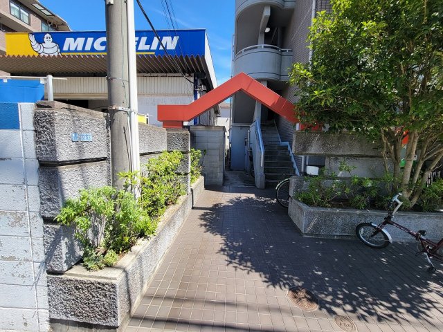 28/30 エントランス