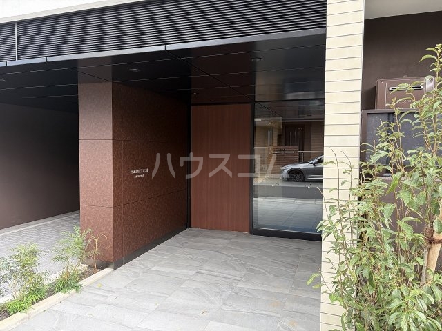 18/27 エントランス