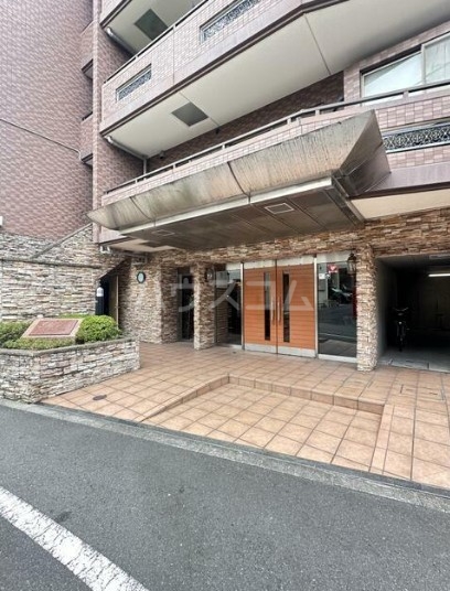 27/30 エントランス