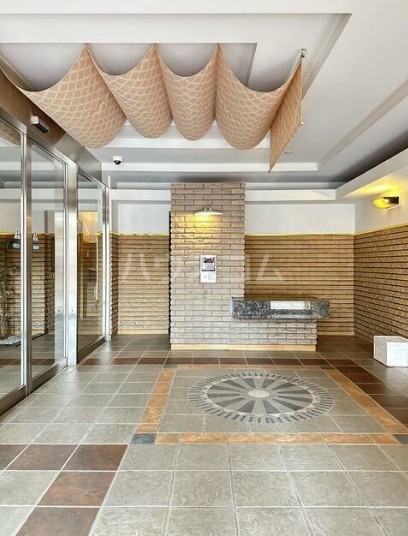 28/30 エントランス