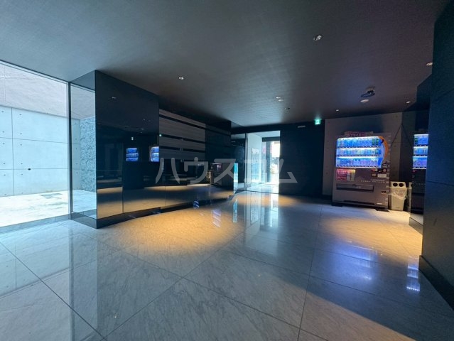 24/30 エントランス