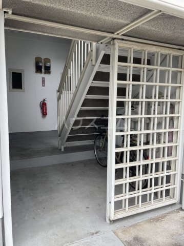 21/30 エントランス