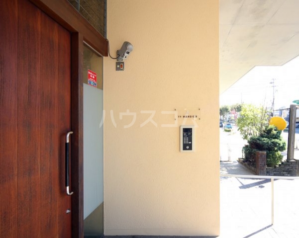 23/29 エントランス