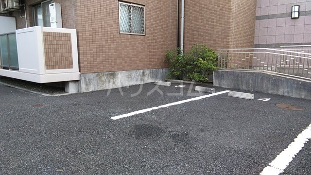 28/30 駐車場