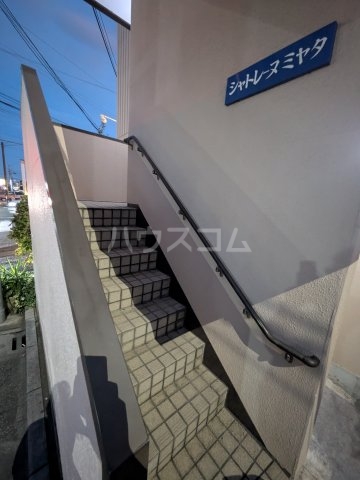 2/2 エントランス