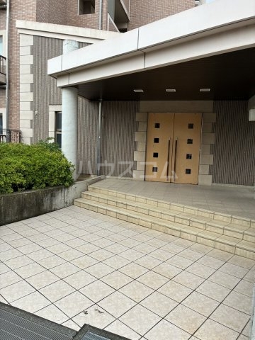 28/30 エントランス