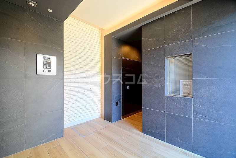 14/23 エントランス