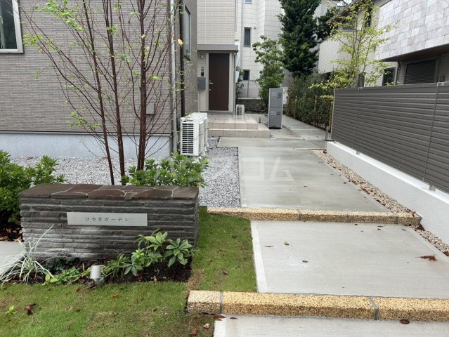 25/29 エントランス