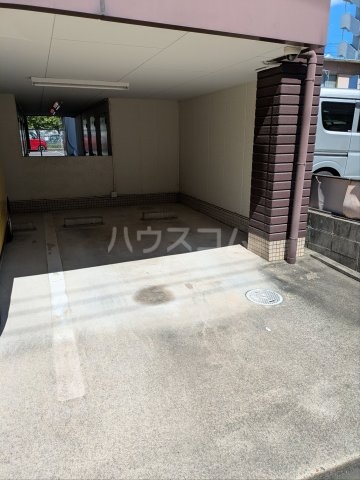 25/27 駐車場