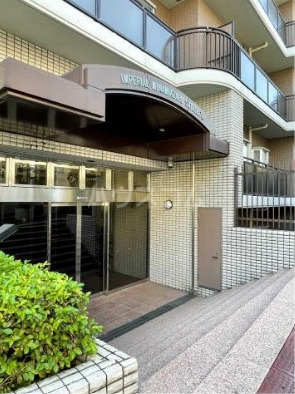 16/19 エントランス