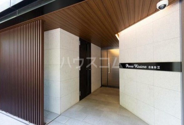 18/19 エントランス