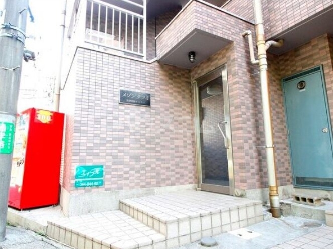 23/24 エントランス