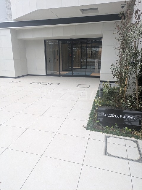 19/27 エントランス