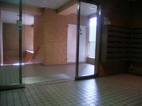 18/28 エントランス