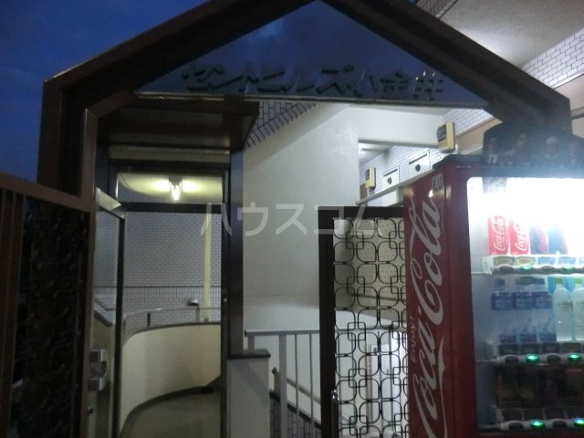 18/26 エントランス